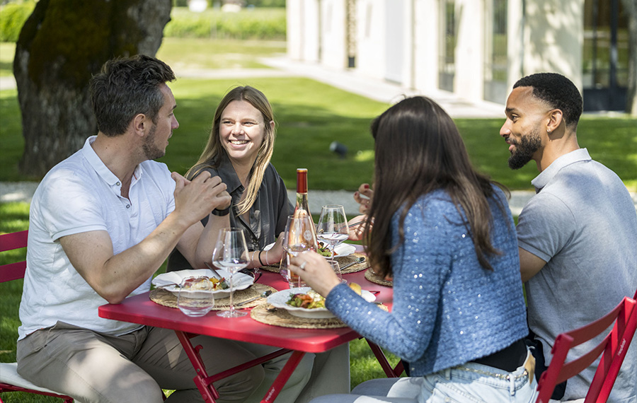 dejeuner bucolique dans les jardins du château