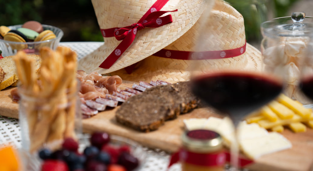 chapeaux sur table